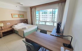 FLAT SAINT MORITZ EXPRESS, SHN QUADRA 1, AO LADO DA ESPLANADA DOS MINISTÉRIOS, PRÓXIMO AO ESTÁDIO MANÉ GARRINCHA, COM WI-FI, SMART TV, PISCINA, ACADEMIA, SAUNA, HIDROMASSAGEM By REI DOS FLATS